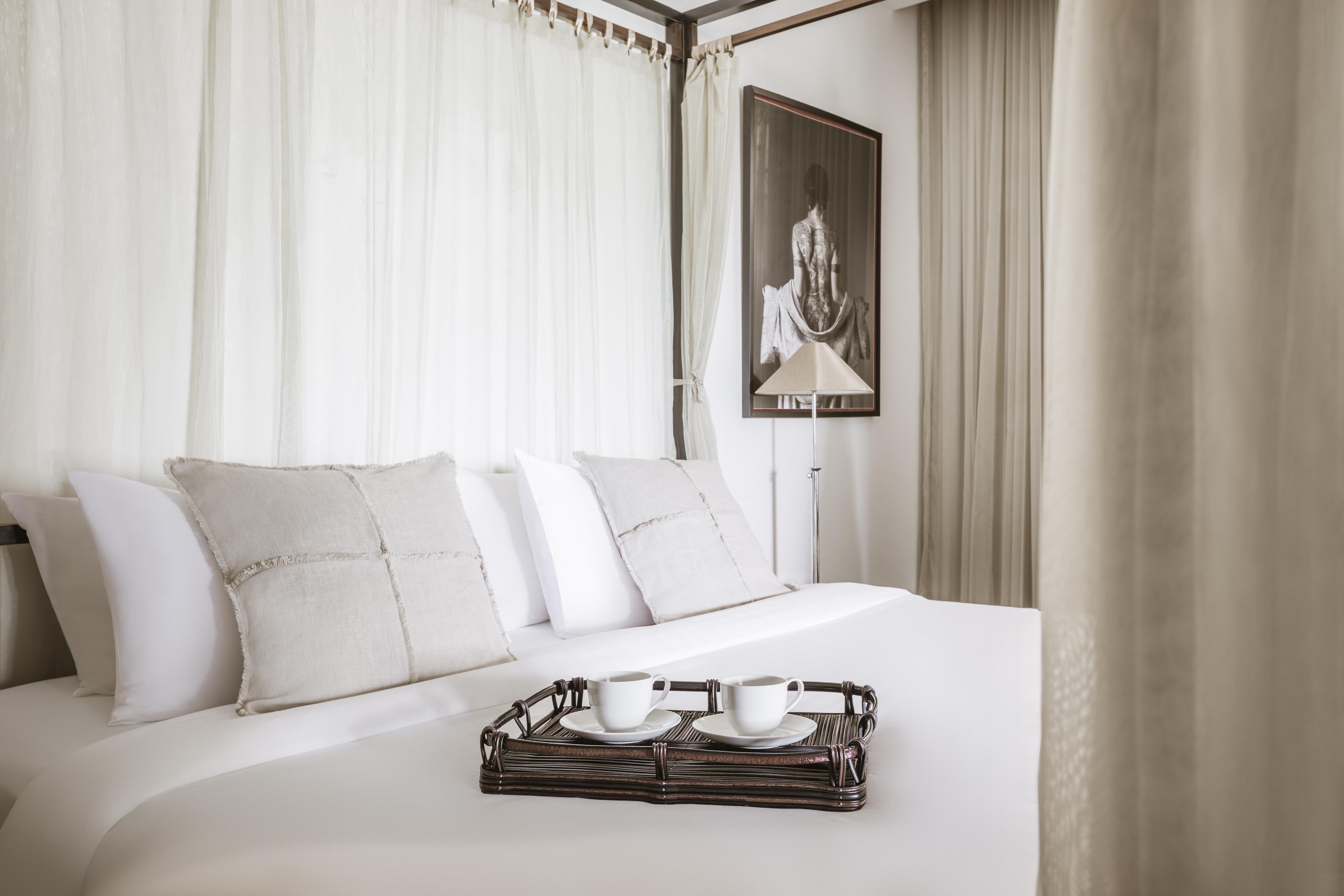 The Pavilions Phuket (Adults Only) Банг Тао Бийч Екстериор снимка A bedroom at the Mandarin Oriental, Bangkok