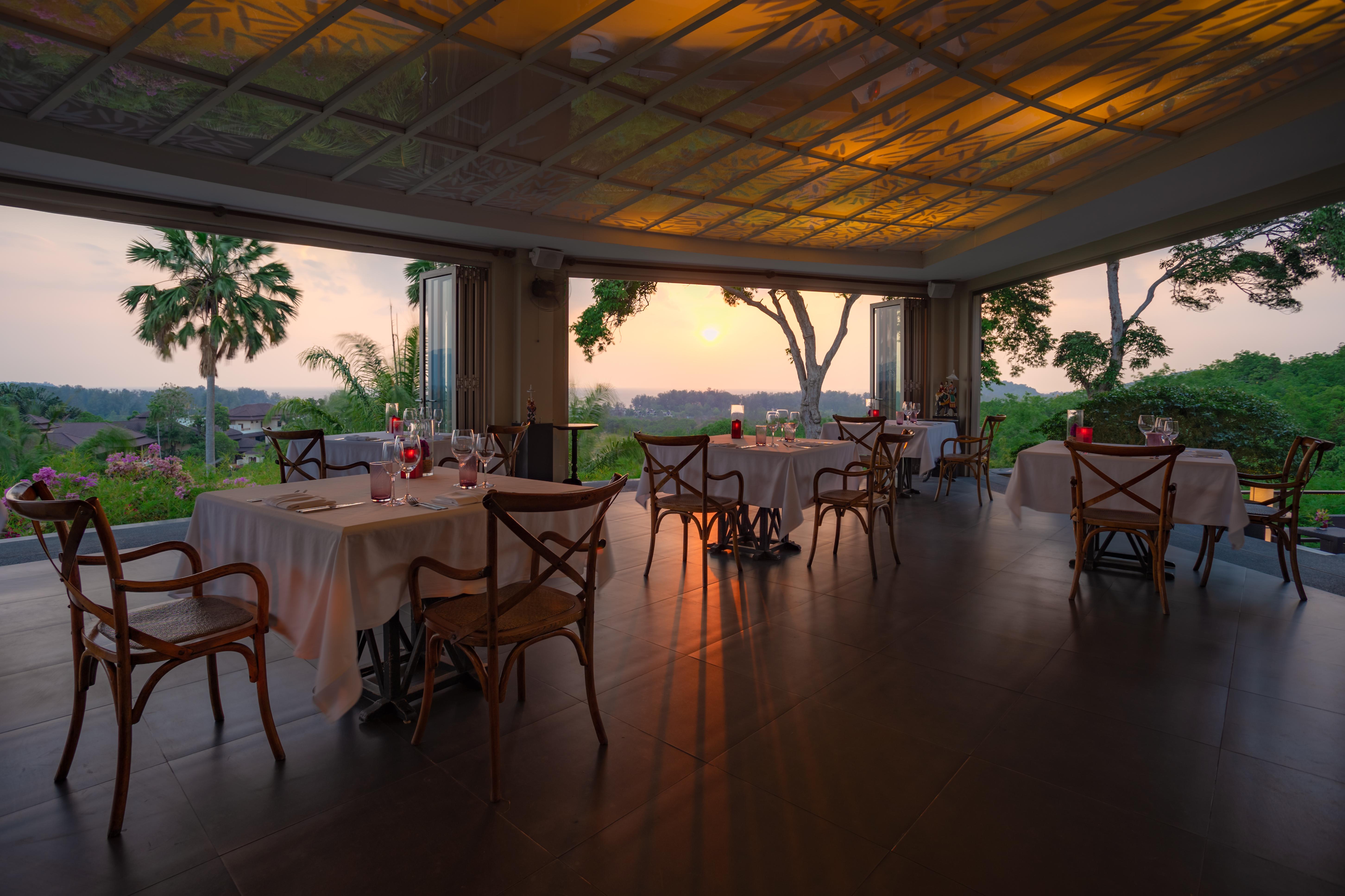 The Pavilions Phuket (Adults Only) Банг Тао Бийч Екстериор снимка The restaurant at the Taj Bengal